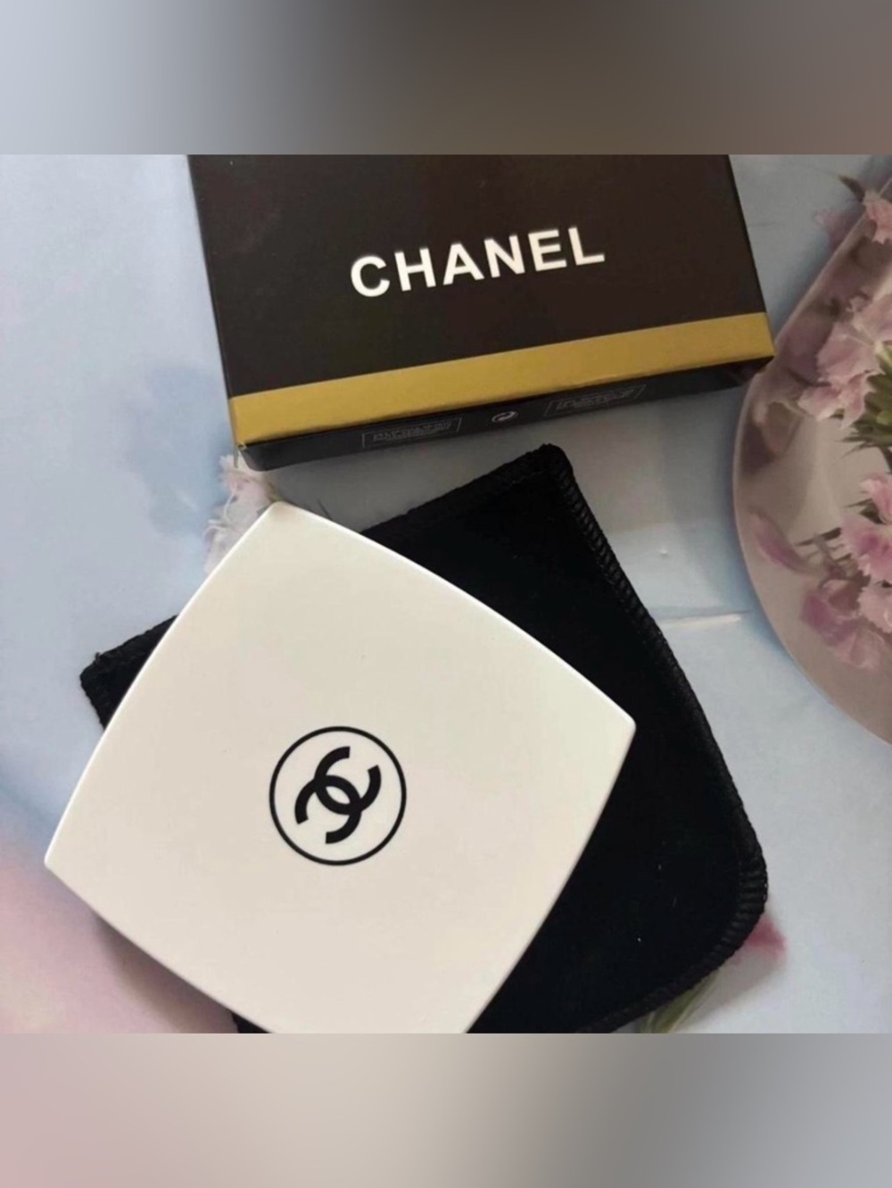 Chanel Compact Mirror White - Picture 3 of 3